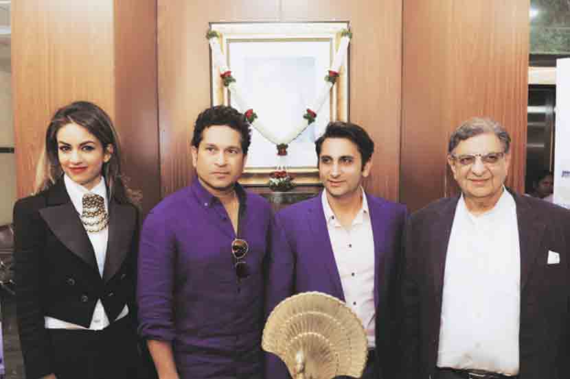 हडपसरमध्ये उभारण्यात आलेल्या ‘विलू पूनावाला मेमोरिअल हॉस्पिटल’चे बुधवारी उद्घाटन करण्यात आले. या वेळी (डावीकडून) नताशा पूनावाला, सचिन तेंडुलकर, अदर पूनावाला, सायरस पूनावाला उपस्थित होते.