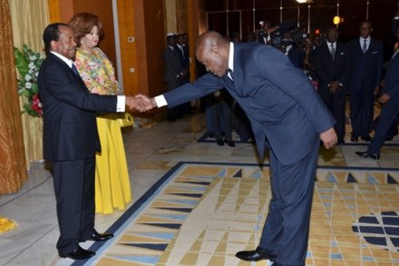 socail media, Picture of Cameroon Minister bowing to the President goes viral, viral news, facebook, twitter, Loksatta, Loksatta news, Marathi, Marathi news