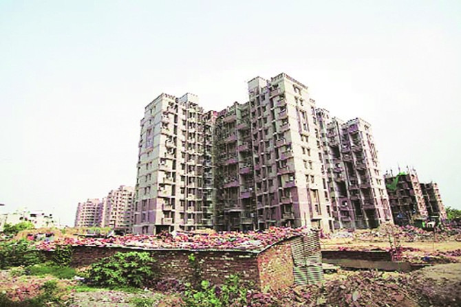 पुणे : घरखरेदीतील पडझड!