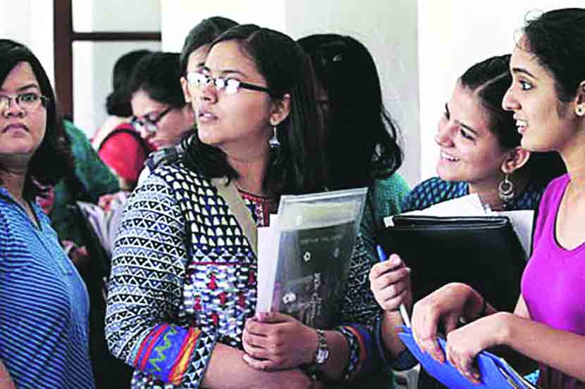 विक्रीकर निरीक्षक मुख्य परीक्षेचा अभ्यास करताना..