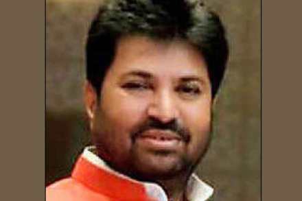 यंत्रमागधारकांचे प्रश्न पंधरा दिवसांत सोडवू