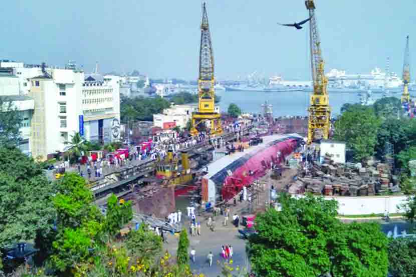 दुर्घटनाग्रस्त क्षेपणास्त्रवाहू युद्धनौका निकामी? दुर्घटनाग्रस्त क्षेपणास्त्रवाहू युद्धनौका निकामी?