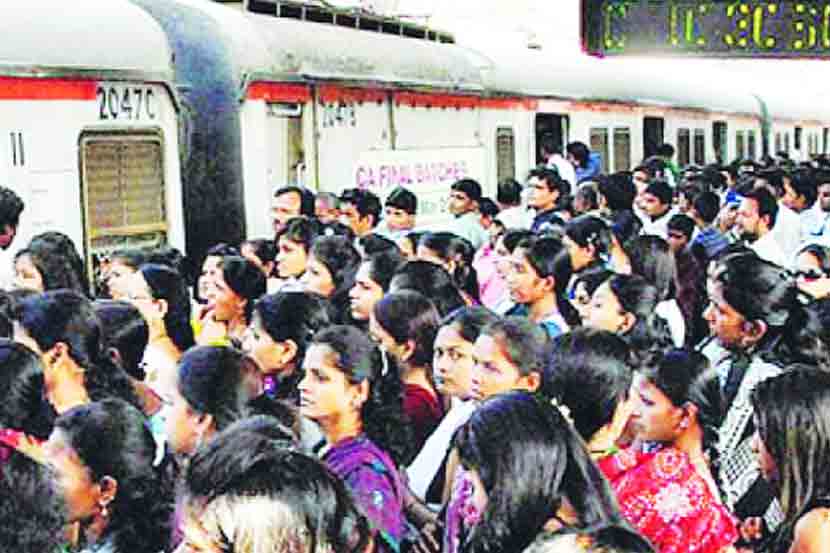 Harbour railway , local train , chembur railway station , Mumbai, suburban railway, Loksatta, Loksatta news, Marathi, Marathi news