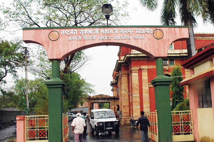 बेरोजगारी वाढवण्यात विद्यापीठांचाही हातभार!