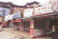 घरांत दुकान थाटणारे अडचणीत
