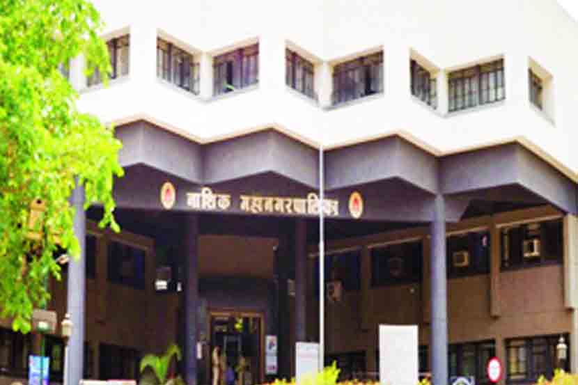 शहरातील झोपडपट्टय़ा वाढण्यामागे राजकीय सोय