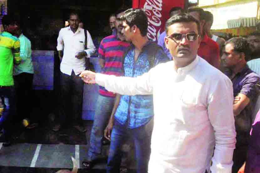 महापालिका आयुक्त सुटी कधी घेणार? महापालिका आयुक्त सुटी कधी घेणार?