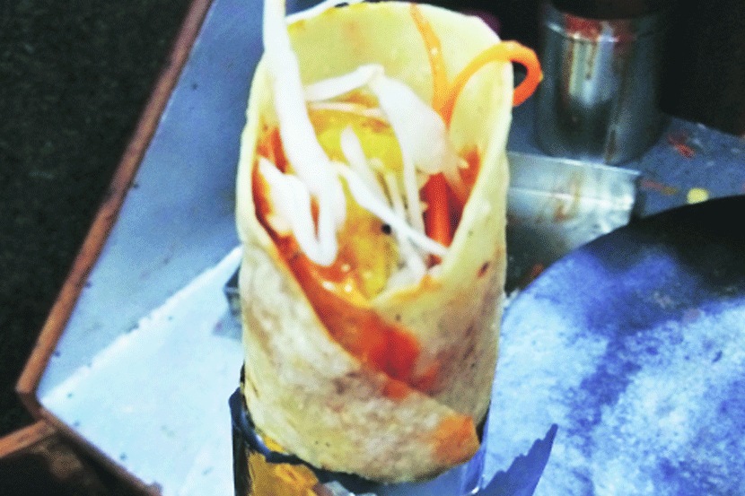 खाऊखुशाल : गावरान चवीचा कोलकाता चिकन रोल
