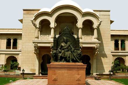 वादसदन..