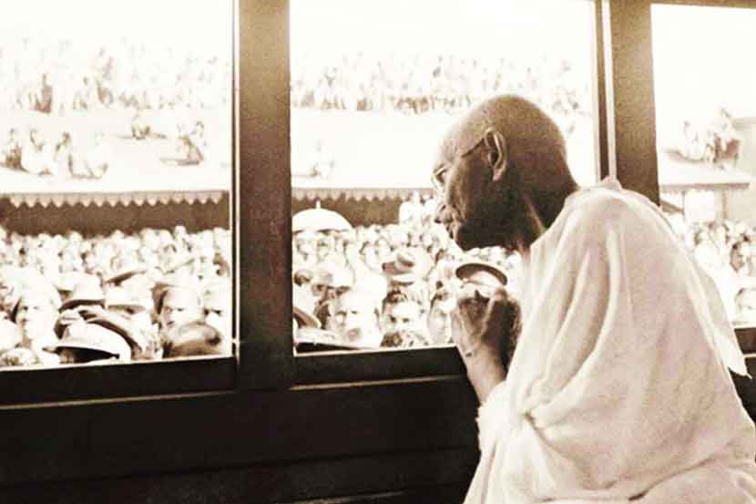 महात्मा गांधी यांचे कनु गांधी यांनी टिपलेले हे छायाचित्र, सध्या मुंबईच्या छत्रपती शिवाजी वस्तुसंग्रहालयात  (प्रिन्स ऑफ वेल्स म्युझियम)  भरलेल्या प्रदर्शनामध्ये ठेवलेले आहे.