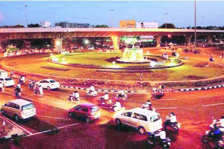 घाऊक पक्षांतराने समीकरणे बदलली