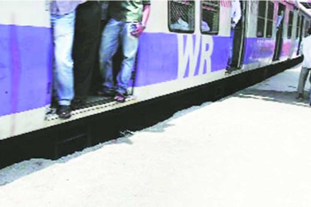 फलाटांच्या उंचीवाढीसाठी मुदतवाढ फलाटांच्या उंचीवाढीसाठी मुदतवाढ