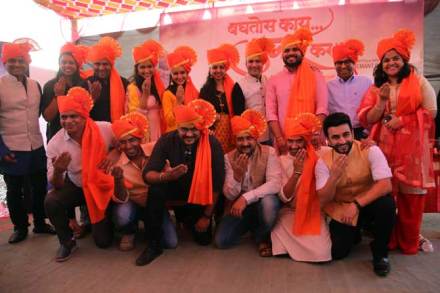 'बघतोस काय मुजरा कर' या चित्रपटाच्या ट्रेलरचं नुकतंच सिंहगडावर अनोख्या पद्धतीनं लोकार्पण करण्यात आलं. 