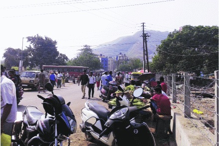 सिडकोच्या ‘कुंपणा’त अतिक्रमणे