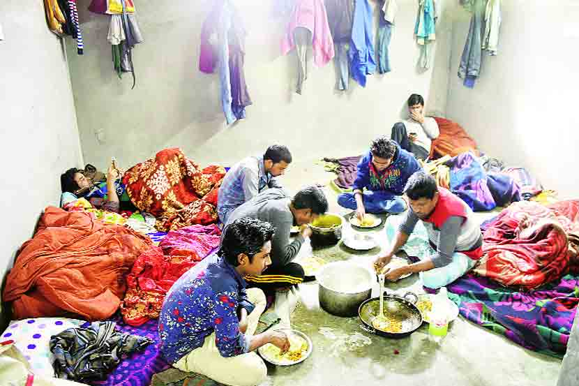 ताटात कमीच, पण कढईतही कमी, अशी स्थिती २०१७ मध्ये होऊ नये! ताटात कमीच, पण कढईतही कमी, अशी स्थिती २०१७ मध्ये होऊ नये!