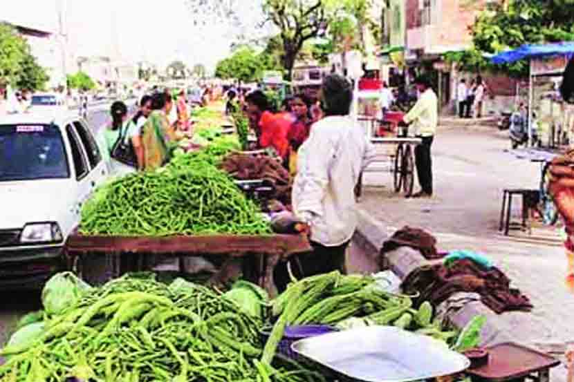 खारघरमध्ये फेरीवाले वाऱ्यावर खारघरमध्ये फेरीवाले वाऱ्यावर