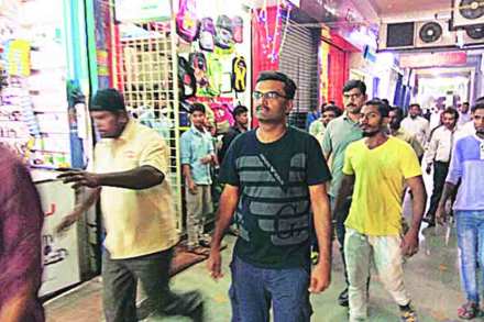 मंत्र्यांच्या नातेवाईकांनी सनदी अधिकारी व्हायचेच नाही का? मंत्र्यांच्या नातेवाईकांनी सनदी अधिकारी व्हायचेच नाही का?