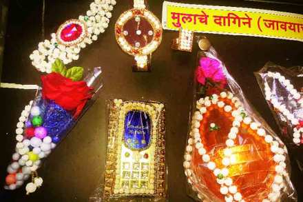 पुरुषांसाठी बॅटबॉल, मोबाइल तर महिलांसाठी म्हाळसा पिन