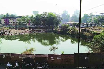 प्रस्तावित नाटय़गृह तळ्यात प्रस्तावित नाटय़गृह तळ्यात