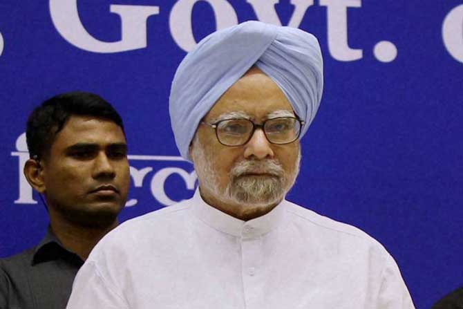 gujarat election 2017 , manmohan singh , manmohan singh meets an old man , Loksatta, Loksatta news, Marathi, Marathi news gujarat election 2017 , manmohan singh , manmohan singh meets an old man , Loksatta, Loksatta news, Marathi, Marathi news