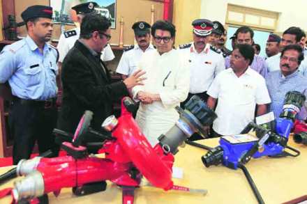  महापालिका निवडणुकीच्या तोंडावर मनसेच्या नगरसेवकांनी प्रभागात केलेल्या विविध विकासकामांची उद्घाटने पक्षप्रमुख राज ठाकरे यांच्या हस्ते करण्यात आली. 