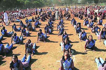 पालिका शाळांत सूर्यनमस्काराची सक्ती; शिक्षणाप्रति अनासक्ती!