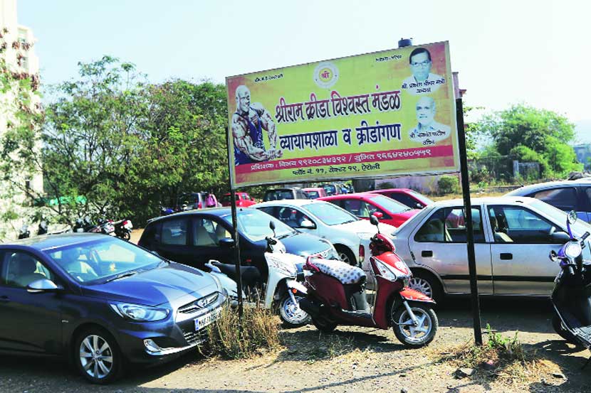 पार्किंगचा पेच : नियोजनबद्ध शहरात रस्त्यांची कोंडी