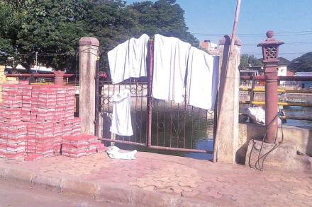 तलावांच्या ठिकाणी धोबीघाट