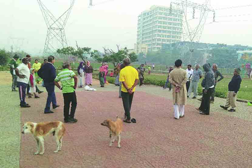 पाऊले चालती.. : हसण्याची परंपरा