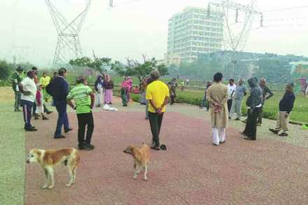 पाऊले चालती.. : हसण्याची परंपरा पाऊले चालती.. : हसण्याची परंपरा