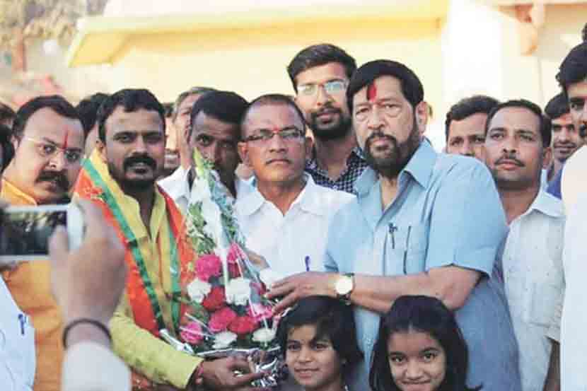 भारतीय जनता पक्षात प्रवेश केलेल्या विठ्ठल शेलार याचे मुळशी तालुक्यात झालेल्या एका कार्यक्रमात पालकमंत्री गिरीश बापट यांच्या हस्ते स्वागत करण्यात आले.