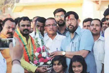 भारतीय जनता पक्षात प्रवेश केलेल्या विठ्ठल शेलार याचे मुळशी तालुक्यात झालेल्या एका कार्यक्रमात पालकमंत्री गिरीश बापट यांच्या हस्ते स्वागत करण्यात आले.