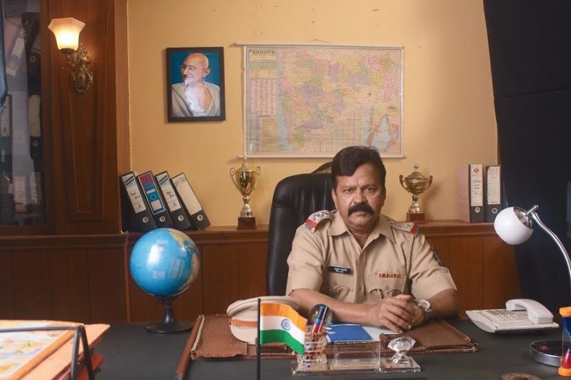 कथा पोलिसांच्या निर्भीड कर्तव्यदक्षतेची