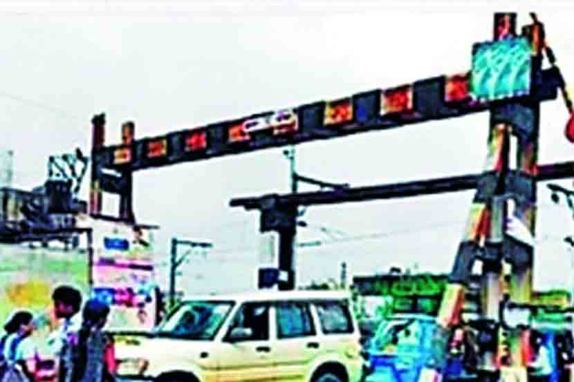 रेल्वेची १७ कोटींची लटकंती रेल्वेची १७ कोटींची लटकंती