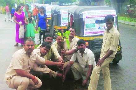 रिक्षाचालकांचा पर्यावरणाचा वसा रिक्षाचालकांचा पर्यावरणाचा वसा