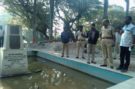 संभाजी उद्यानातील राम गणेश गडकरी यांचा पुतळा हटवण्यात आला