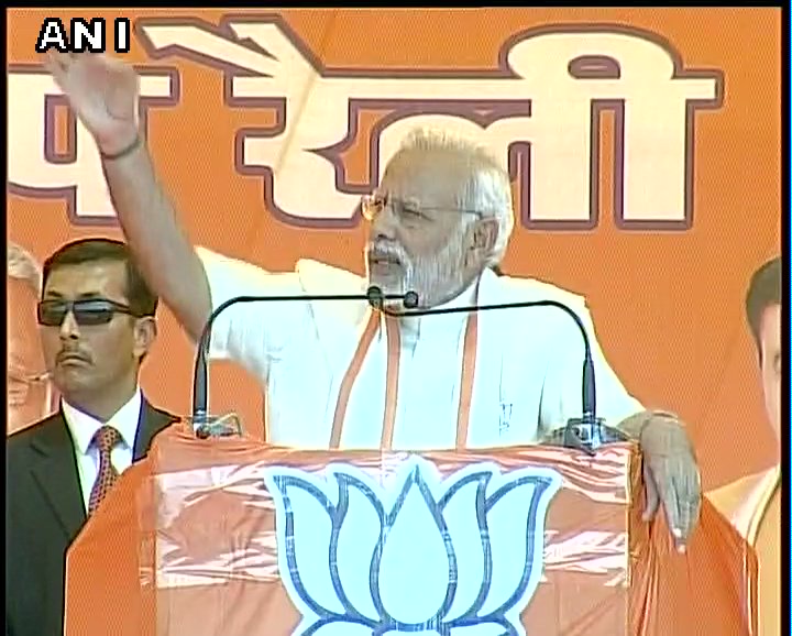 Uttar Pradesh, UP Election 2017, Assembly election 2017 , Narendra Modi, BJP, SP, Congress , PM Narendra Modi addressing , election rally , Loksatta, Loksatta news, Marathi, Marathi news