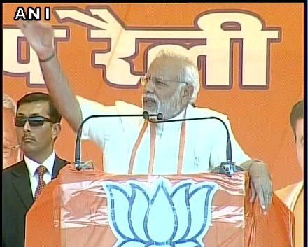 Uttar Pradesh, UP Election 2017, Assembly election 2017 , Narendra Modi, BJP, SP, Congress , PM Narendra Modi addressing , election rally , Loksatta, Loksatta news, Marathi, Marathi news