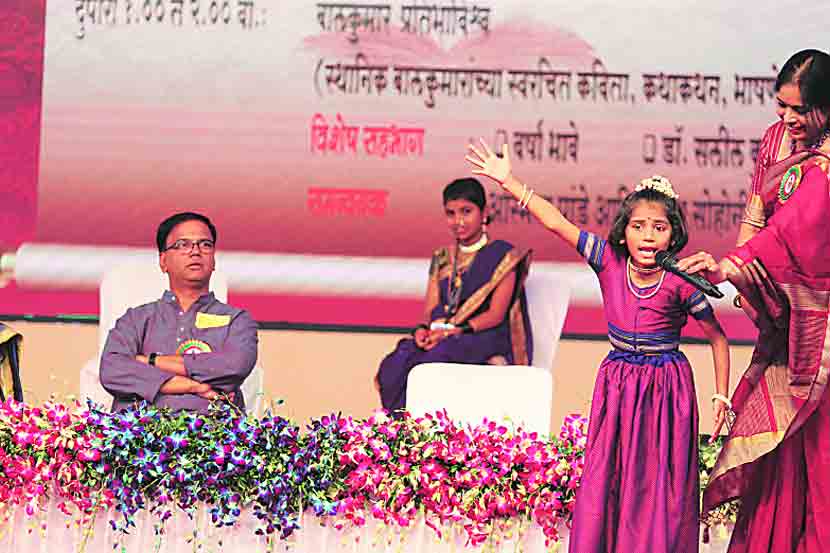 बालकुमार मेळाव्यात एका चिमुकलीच्या या अविर्भावाने सगळ्यांचे लक्ष वेधून घेतले.