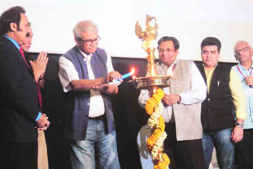 चौथ्या औरंगाबाद आंतरराष्ट्रीय चित्रपट महोत्सवाचे शुक्रवारी अभिनेते सचिन खेडेकर, ज्येष्ठ दिग्दर्शक डॉ. जब्बार पटेल, विभागीय आयुक्त पुरुषोत्तम भापकर, अजित दळवी, नंदकिशोर कागलीवाल, महंमद अर्शद आदींच्या उपस्थितीत उद्घाटन झाले. महोत्सव ६ फेब्रुवारीपर्यंत चालणार आहे.