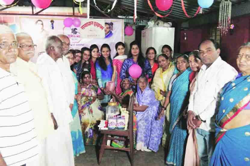 वृद्धाश्रमात साजरा ‘व्हॅलेन्टाइन डे’ वृद्धाश्रमात साजरा ‘व्हॅलेन्टाइन डे’