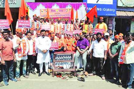 घरफाळा, वाढीव पाणीपट्टी विरोधात कोल्हापुरात शिवसेनेचे आंदोलन