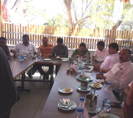 नाशिकमध्ये सर्वपक्षीय नेत्यांची मिसळ पार्टी