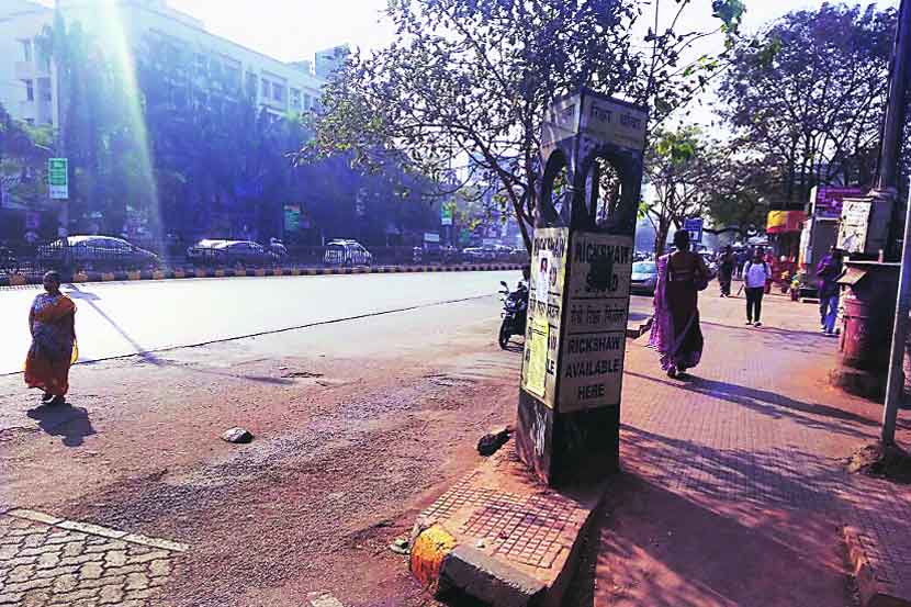 रिक्षा बंदमुळे प्रवाशांचे हाल रिक्षा बंदमुळे प्रवाशांचे हाल