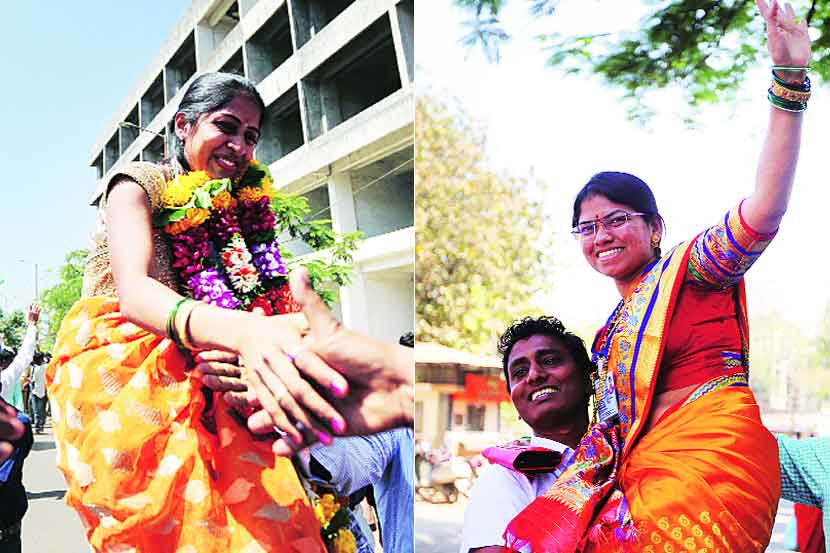 गुलाल, फटाके, घोषणा गुलाल, फटाके, घोषणा