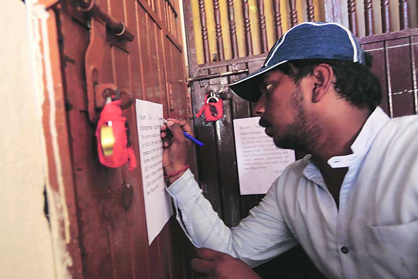 भाडय़ाच्या घरांसाठी धावाधाव भाडय़ाच्या घरांसाठी धावाधाव