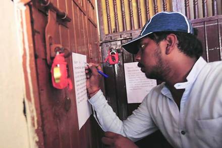 भाडय़ाच्या घरांसाठी धावाधाव भाडय़ाच्या घरांसाठी धावाधाव