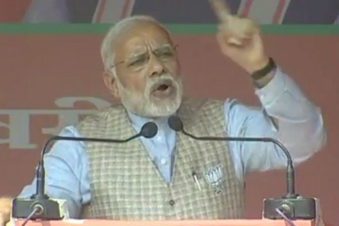 पंतप्रधान नरेंद्र मोदींनी सोमवारी उत्तरप्रदेशमध्ये प्रचारसभा घेतली.