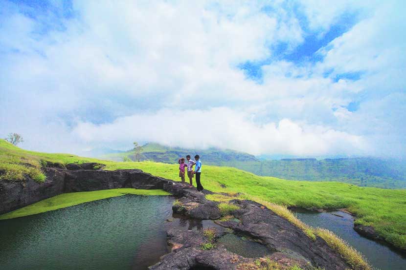 शब्दचित्र : अवचित सवंगडी