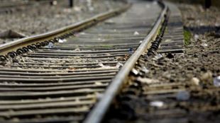 railway track , Mumbai, Local train, Central railway , trains running late, Loksatta, loksatta news, Marathi, Marathi news